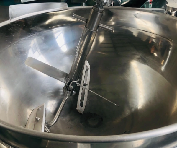 Steam-heated wok s are widely used for making lotus seed paste, fruit puree, bean paste, jujube paste, sauces, hot pot base, curry, and other prepared foods. It is used for mixing and blending in industries such as daily chemical and pharmaceutical.